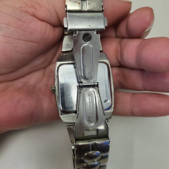 Gucci Silver Watch with Roman Numerals - Picture 4 of 8